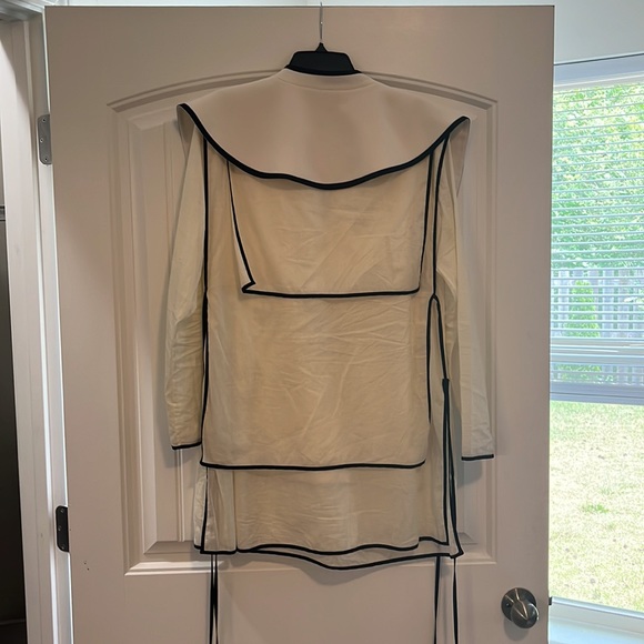 This EYE-CATCHER TOP will have the attention you desire. Top cover removable. - Picture 2 of 2